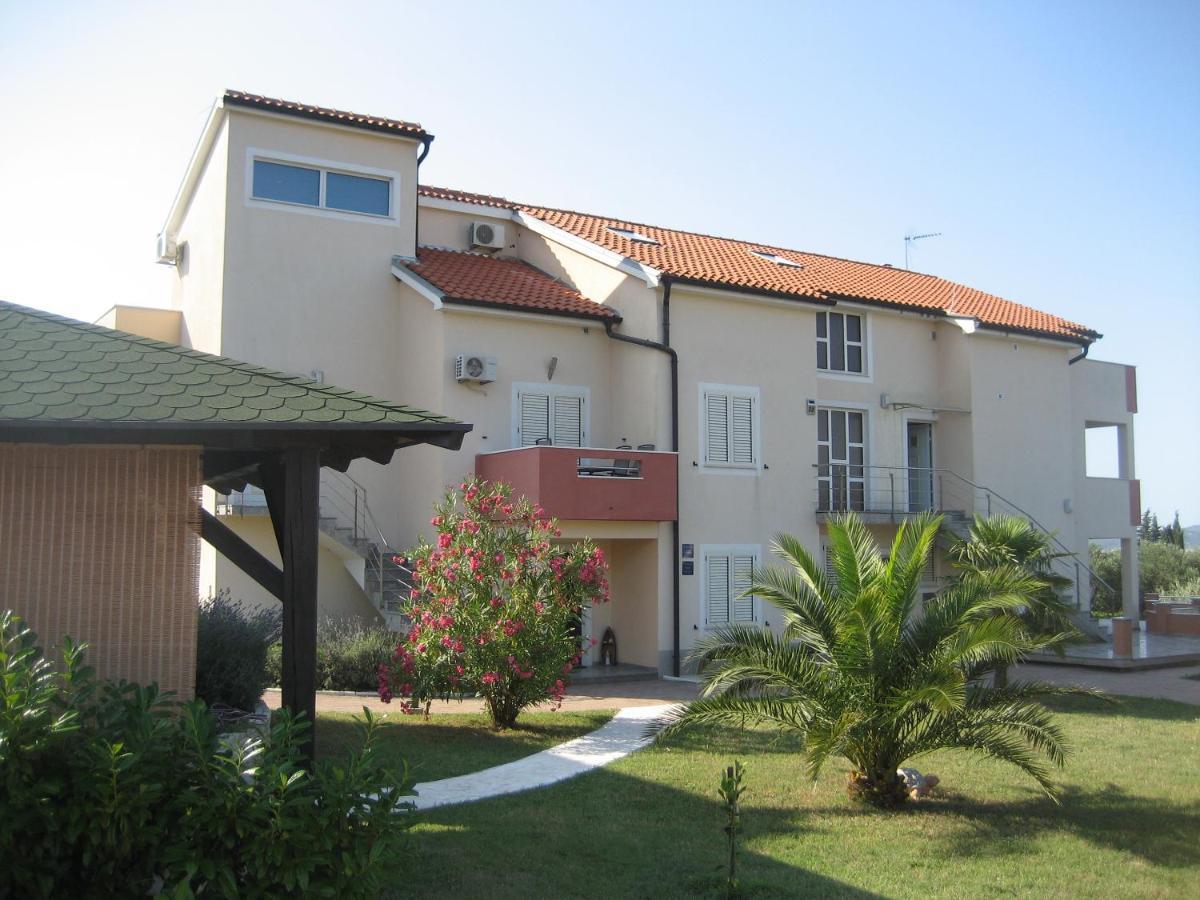 Villa „Drei Palmen“ Sveti Filip i Jakov Eksteriør bilde