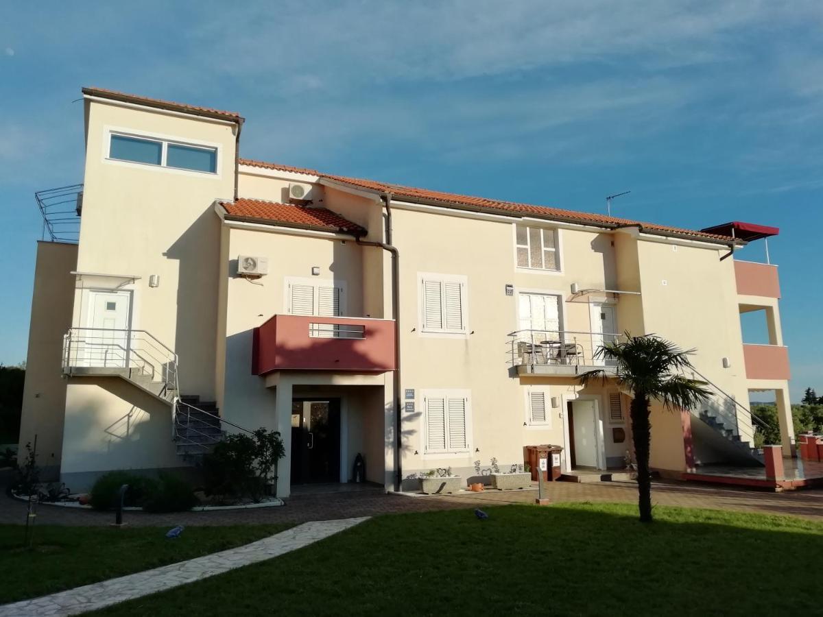 Villa „Drei Palmen“ Sveti Filip i Jakov Eksteriør bilde